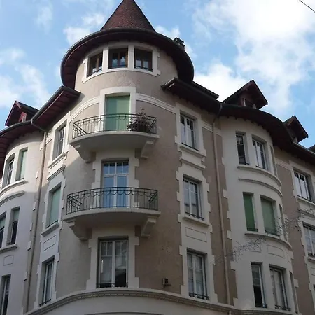 Studio Meublé Idéalement Situé *